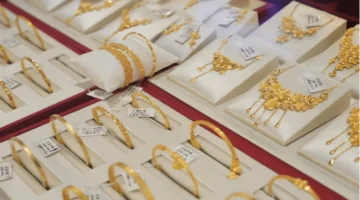 تراجع أسعار الذهب بنسبة 3.45 بالمئة واستقرارها عند مستوى 4491 دولاراً